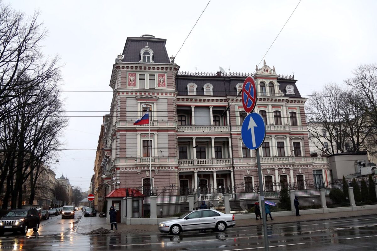 Russian Elections at Riga Embassy: 290 Checked, 0.8% Turnout